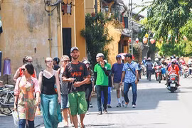 Bond du nombre de touristes étrangers au Vietnam entre janvier et avril 