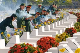 Des Vietnamiens en Ukraine soutiennent la construction du mémorial des martyrs de Gac Ma