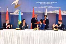 La Douma russe ratifie l’accord de libre-échange UEEA-Vietnam