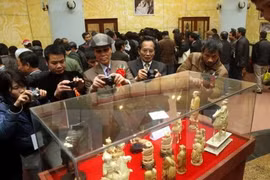 Exposition et vente aux enchères d’un millier d’objets antiques à Nam Dinh
