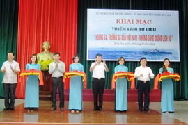 Exposition "Hoàng Sa et Truong Sa appartiennent au Vietnam" à Thanh Hoa