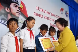 Des bourses pour des élèves d’ethnies minoritaires dans la province de Khanh Hoa