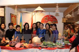 Le Vietnam à la foire de charité Bazaar en Ukraine