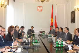 Le vice-président de l’AN Uông Chu Luu en visite de travail en Pologne