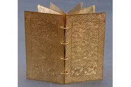 Exposition de livres en métal de la dynastie des Nguyên