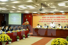 Le Premier ministre Nguyen Xuan Phuc travaille avec PetroVietnam