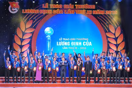 Remise du prix Luong Dinh Cua à 85 jeunes agriculteurs