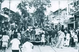 Les 10 moments les plus marquants de la Révolution d'Août 1945