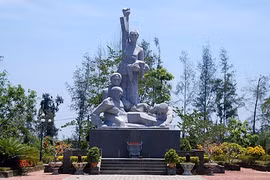 Hausse du nombre de touristes au mémorial de Son My