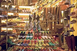 Ses chaussures sur mesure à Hôi An