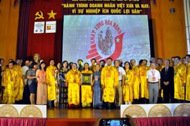 Les hommes d'affaires vietnamiens œuvrent toujours au développement national