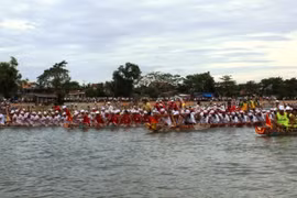La course de pirogues élargie à Quang Binh