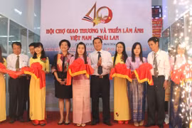 Ouverture de la foire commerciale et de l’exposition photographique Vietnam-Thaïlande