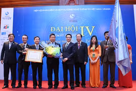 Le vice-Premier ministre Vu Duc Dam au congrès de VINASA