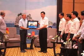Le Premier ministre roumain en visite à Quang Ninh