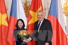 La vice-présidente du Vietnam rencontre des dirigeants tchèques