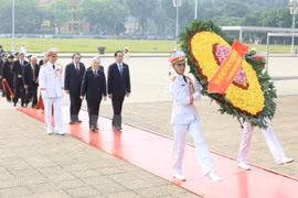 Les dirigeants rendent hommage aux Morts pour la Patrie