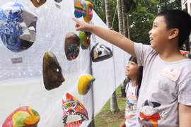 Les masques traditionnels en papier mâché 