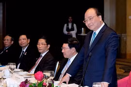 Le PM Nguyen Xuan Phuc rencontre des investisseurs australiens et vietnamiens 