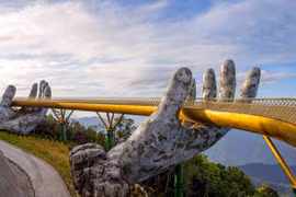 The Guardian fait l'éloge du Golden Bridge de Bà Nà Hills