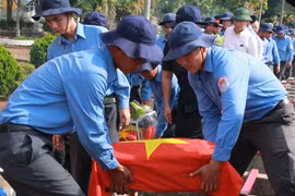 Dak Lak : Inhumation des restes de soldats tombés au Cambodge