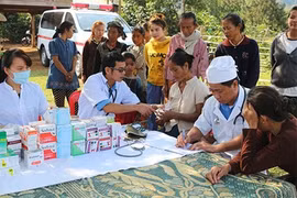 Infirmerie vietnamienne au Laos: au-delà des aides médicales