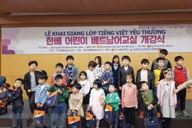 Séoul: cours de langue vietnamienne pour les enfants de familles vietnamo-sud-coréennes 