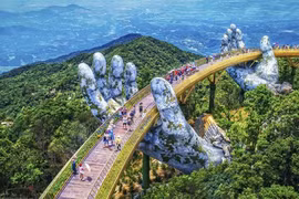 Les médias de masse étrangers font l’éloge du pont d’Or à Da Nang,