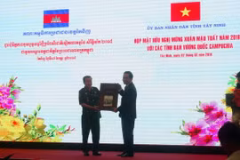Tay Ninh resserre l’amitié avec des localités cambodgiennes