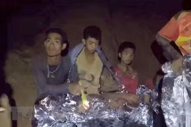 Thaïlande: 4 des 12 jeunes prisonniers de la grotte évacués