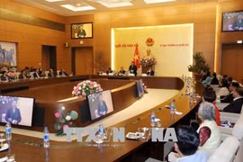La vice-présidente de l’AN rencontre des enseignants vietnamiens établis en Thaïlande