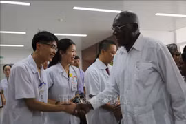 Une délégation cubaine se rend à l'hôpital d'amitié Vietnam-Cuba Dong Hoi