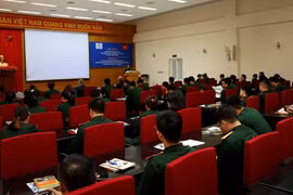 Formation sur le droit international humanitaire à des casques bleus vietnamiens