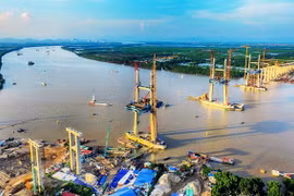 Raccordement du pont de Bach Dang reliant Quang Ninh à Hai Phong