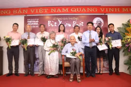 Remise des prix «Bùi Xuân Phai - pour l’amour de Hanoï» 