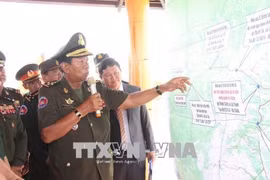 Le vice-PM cambodgien Tea Banh visite des sites historiques à Binh Phuoc