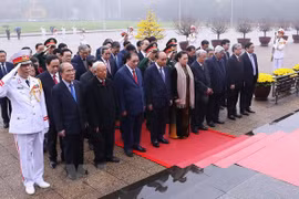 Hommage au Président Ho Chi Minh à l’occasion du Têt traditionnel