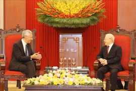 Le leader du PCV reçoit le Premier ministre singapourien 