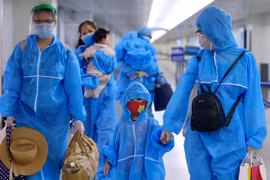 Un vol de Vietnam Airlines ramène près de 300 touristes bloqués de Da Nang à Ho Chi Minh-Ville