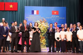 Le 50e anniversaire de relations diplomatiques Vietnam - France célébré à Hô Chi Minh-Ville