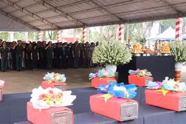 Gia Lai : Inhumation des restes de 18 soldats vietnamiens tombés au Cambodge