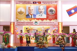 La Fête de la mi-automne célébrée au Laos, au Cambodge, en Russie et en Afrique du Sud