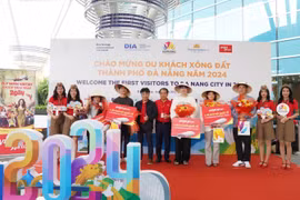 Vietjet célèbre joyeusement la nouvelle année dans les aéroports nationaux et internationaux