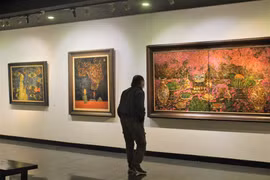 La beauté du culte des ancêtres dans des peintures en laque poncée