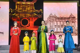 Le Festival touristique de l'ao dai de Hanoï, un événement coloré