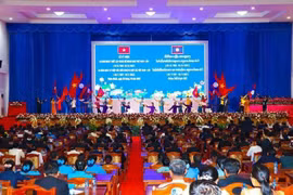 Metting en l'honneur des anniversaires des relations Laos-Vietnam à Khammoune