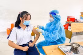 Schéma vaccinal initial complet pour les adolescents de 12 à 17 ans dans plusieurs localités