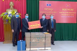 Thanh Hoa échange des expériences sur la lutte contre l’épidémie de COVID-19 avec Houaphan (Laos)