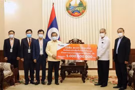 La communauté des Vietnamiens au chevet du Laos dans la lutte anti-COVID-19