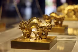 Exposition d'une centaine d’objets précieux typiques de l'époque du règne du roi Khai Dinh